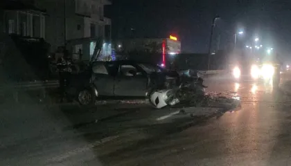 Dy automjete përplasen me njëra-tjetrën, plagosen katër persona, dërgohen me urgjencë në spital