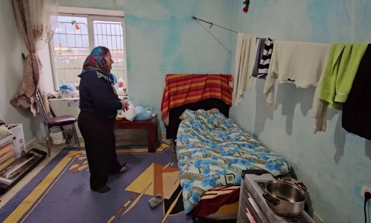 Dy fëmijë i ndërruan jetë nga varfëria/ 66-vjeçarja përballet me probleme të rënda ekonomike, merr vetëm tre mijë lek ndihmë sociale