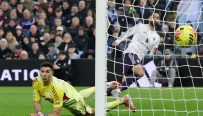 Dy gola të shpejtë në fund të pjesës së parë, Aston Villa-Manchester japin spektakël (video)