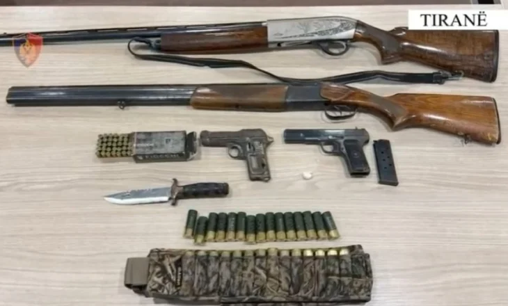 Dy të arrestuar në Tiranë, i gjejnë armë, municione e drogë