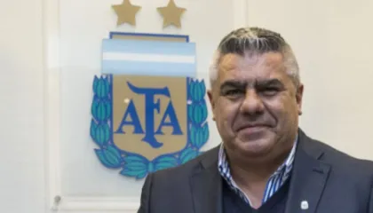 E bujshme në futbollin argjentinas, presidenti Tapia shpallet i pandehur për…