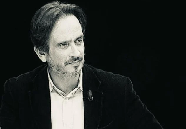 E Djathta, si ego dhe identitet i munguar