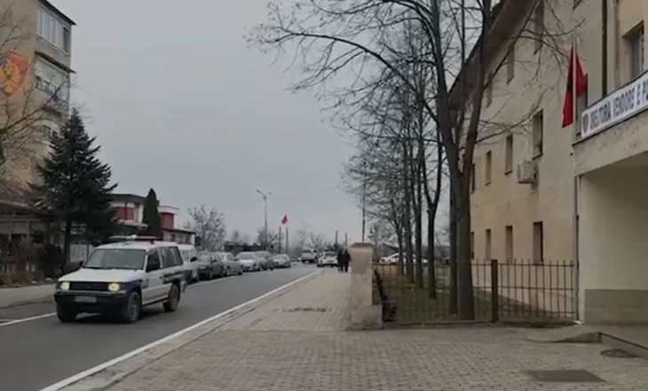 E kallëzoi gruaja se ngacmoi seksualisht dy vajzat e tij të mitura, arrestohet 40-vjeçari i shpallur në kërkim