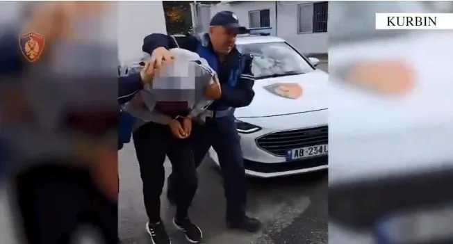 E kanosi me pistoletë kushëririn, arrestohet 21-vjeçari në Kurbin
