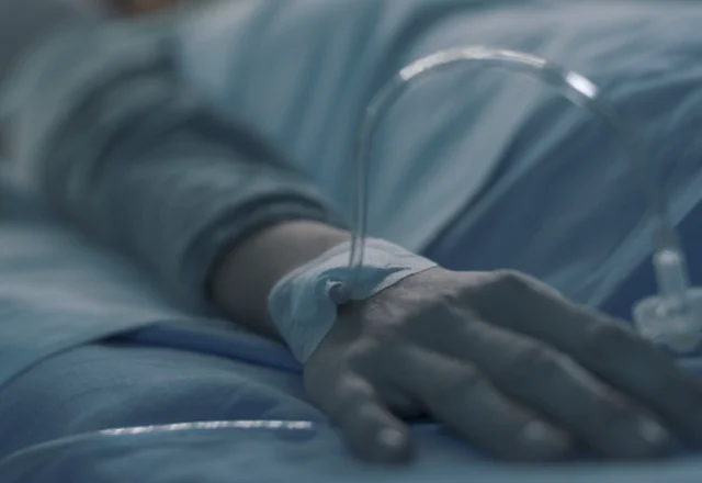 E pabesueshme në Selanik/ Pacienti del fshehurazi nga spitali për të kryer vjedhje