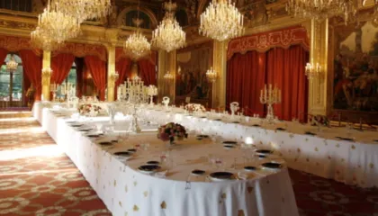 E pazakontë/ Shiste enët e kuzhinës së Pallatit Élysée online, punonjësi përfundon në pranga