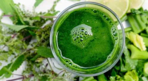 E pini çdo ditë? Ja si mund të ndikojë ky lëng në tensionin e gjakut dhe trupin tuaj