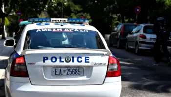 E rëndë/ 74-vjeçari plagos gruan, dhe i jep fund jetës, paraqitet në gjendje të rëndë në spital