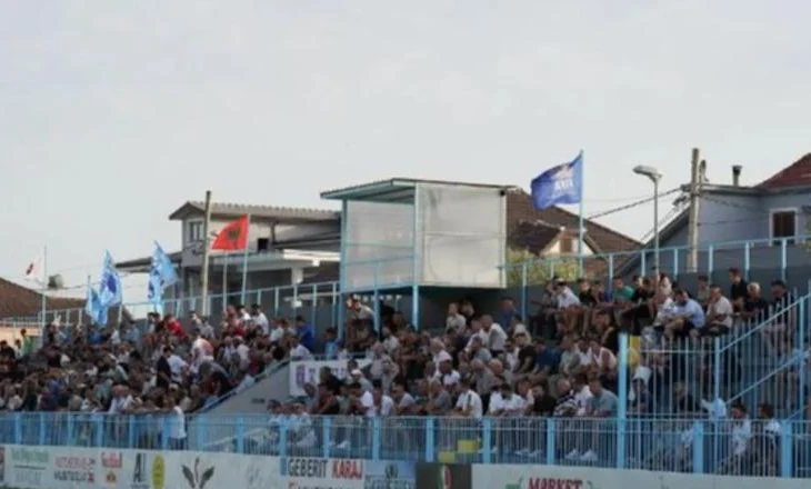 E rëndë në Fushë-Krujë/ Futbollistët e Ilirisë dhunojnë ata të Skënderbeut dhe trajnerin Gjoka para ndeshjes