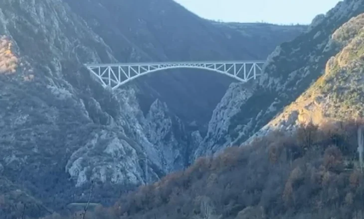 E rëndë në Mat, 39-vjeçari hidhet nga ura 150 metra e lartë