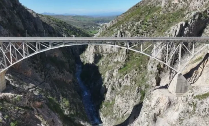 E rëndë në Mat/ 40-vjeçari hidhet nga ura rreth 160 metra e lartë, nipi i ‘gjeneralit’ të krimit, Nehat Kulla