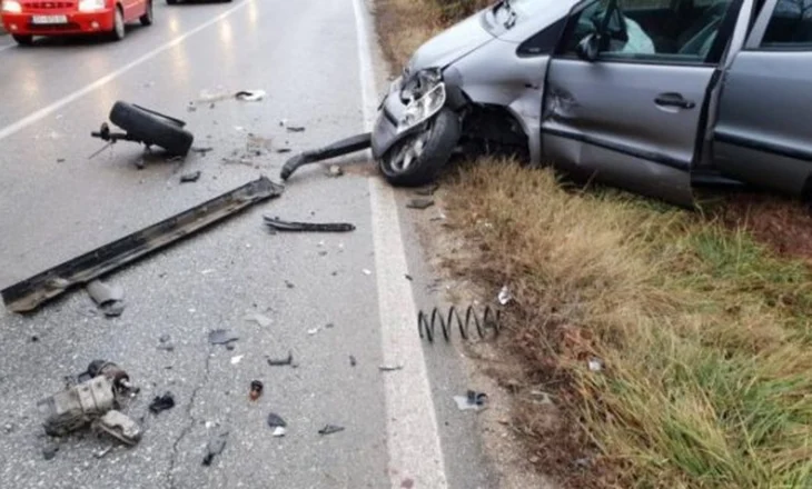 E rëndë në Tiranë, 12-vjeçari merr makinën e të atit dhe përfshihet në aksident, 2 të plagosur