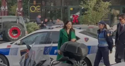 E shoqëruar me makinë policie, mbërrin në GJKKO drejtuesja e AKSHI