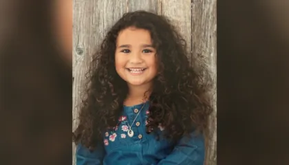 E zhdukur prej Tetorit, gjendet trupi i pajetë i 9-vjeçares në SHBA, u vra nga nëna e saj