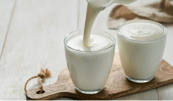 Edhe pse i shëndetshëm, ja pesë efektet anësore të konsumit të tepërt të qumështit