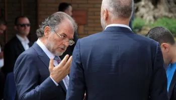 Edi Rama dhe Koço Kokëdhima pajtohen, darkojnë së bashku në restorant