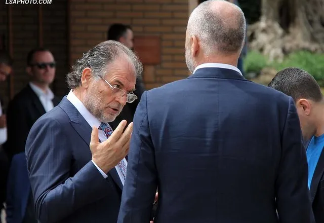 Edi Rama dhe Koço Kokëdhima pajtohen, darkojnë së bashku në restorant