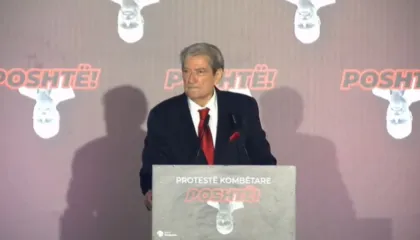 “Edi Rama, nga sot s’do njihesh më si kryeministër”, Berisha në protestë para Kryeministrisë: Jemi mbledh në moment kritik  