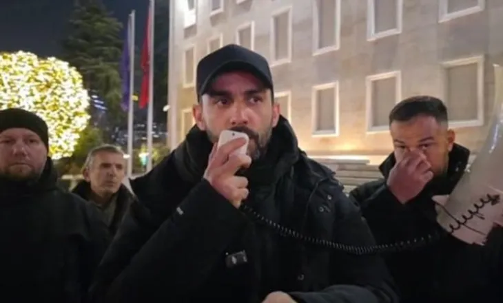 “Edi Rama nuk ikën me molotov”, thirrja e Adriatik Lapajt: Të bashkohemi pa flamuj partiakë