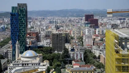 Ekonomia shqiptare nën “lupën” e SHBA-së, gazetari paralajmëron: Do të digjen shumë zyrtarë