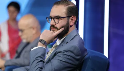 Eksperti: Kurti mundi opozitën, Vuçiçin dhe Ramën, rivalin e tij më të madh