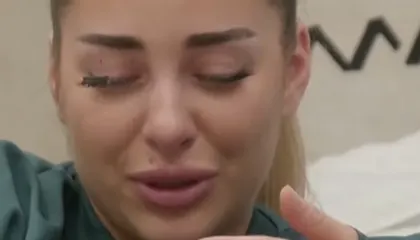 Elijona ndan dhimbjen e saj më të madhe: “S’më la Zoti të shijoj dashurinë e nënës”