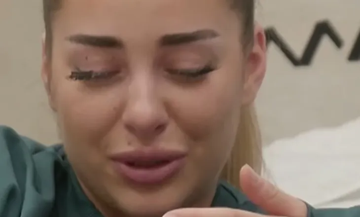 Elijona ndan dhimbjen e saj më të madhe: “S’më la Zoti të shijoj dashurinë e nënës”