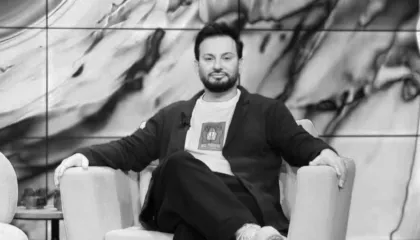 Elton Tozaj plas bombën: Miri dhe kjo banore, natë intime bashkë