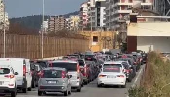 Emigrantët kthehen për festa, fluks në Vlorë