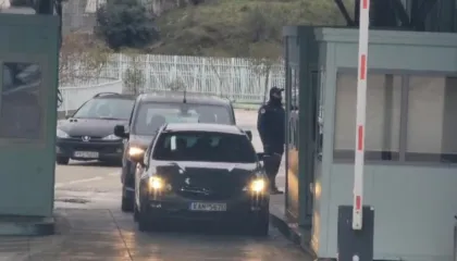 Emigrantët kthehen për festat e fundvitit, rritet fluksi në Kakavijë! Pala greke punon me numër të reduktuar sportelesh