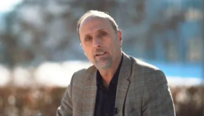 Emin Z. Emini: Ne idhnohemi shpesh ndërmjet vedi…