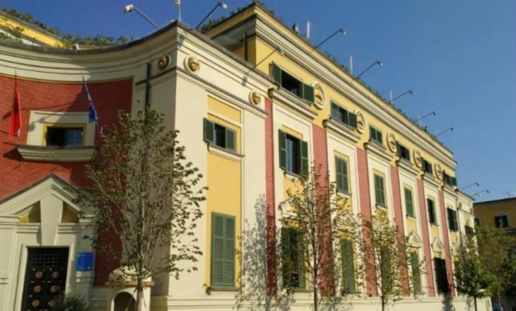 EMRAT/ Dyshohet se ‘grabitën’ fondet publike për punë fiktive, kush janë zyrtarët e Bashkisë së Tiranës të hetuar nga Prokuroria