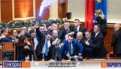 EMRAT – Përplasjet dhe tensionet në Kuvend, Grupi i PS kërkon përjashtimin deri në 2 muaj të deputetëve demokrat