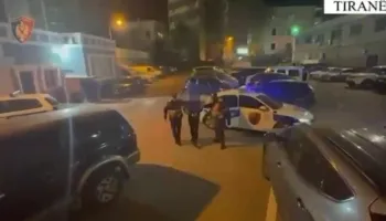 (EMRAT-VIDEO)Operacioni kundër lëndëve narkotike/ Goditet rrjeti kriminal në Tiranë, 22 të arrestuar! Zonat ku e shitnin drogën