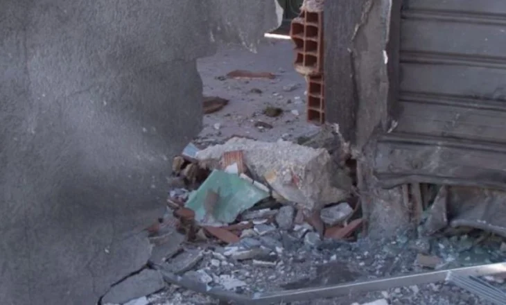 EMRI/ Shpërthim me tritol në një biznes reklamash në Shkodër, detajet e para