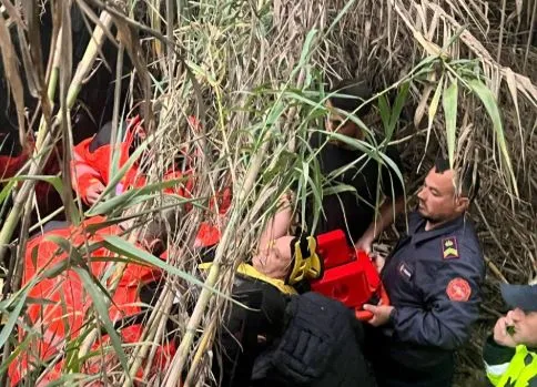 EMRI+FOTO/ Aksident në aksin Vrion-Finiq, plagoset rëndë drejtuesi, dërgohet drejt Traumks për thyerje në…