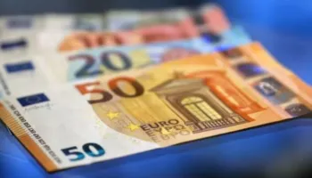 Euro “prek” minimum historik përgjatë festave të fundvitit