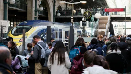 Eurostar rikthehet në normalitet pas defektit elektrik në tunelin e Kanalit