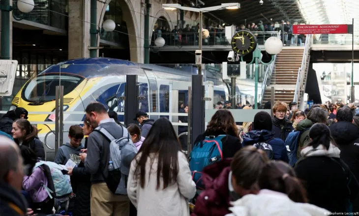 Eurostar rikthehet në normalitet pas defektit elektrik në tunelin e Kanalit