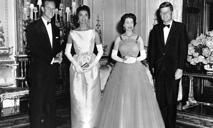 Femme Fatale/ Befasuesi ‘Hotel Le Royal’, aty ku një gotë e veçantë nuk lahet prej 58 vitesh