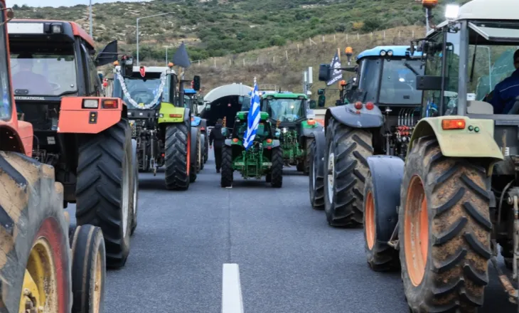 Fermerët grekë nuk heqin dorë, bllokojnë sërish rrugët dhe doganat, paralajmërojnë përshkallëzim protestash