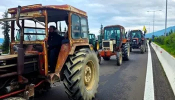 Fermerët grekë rikthehen në rrugë, protestat përshkallëzohen