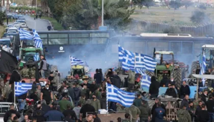 Fermerët grekë vijojnë protestat, bllokime rrugësh dhe kufijsh gjatë gjithë festave