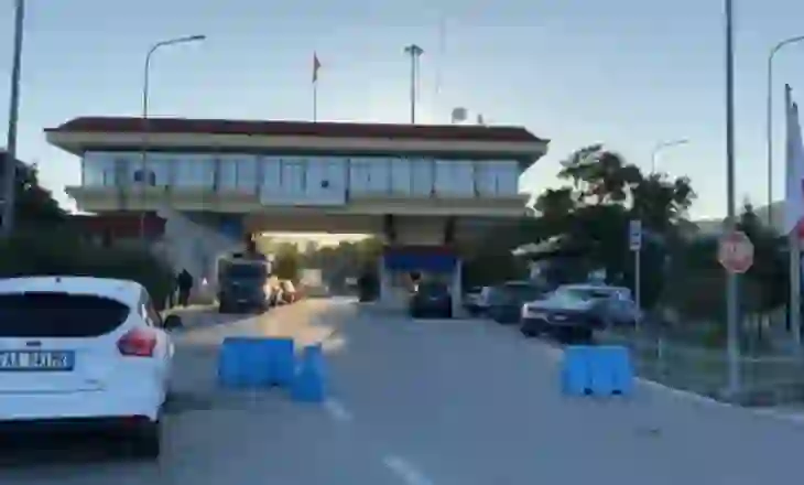 Fermerët grekë vijojnë protestat, “paralizohet” lëvizja në aksin Kakavijë-Janinë