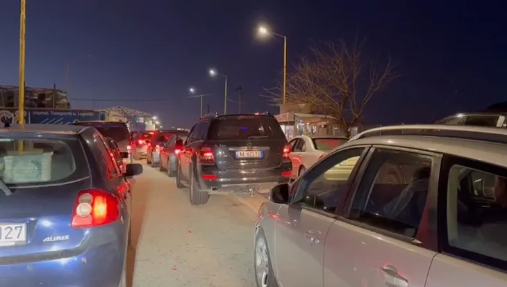 Festat bashkojnë familjet, shqiptarët kthehen në atdhe, fluks i lartë hyrjesh në Kakavijë