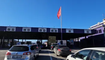 Festat e fundvitit dhe zgjedhjet në Kosovë, fluks i lartë lëvizjesh në pikën kufitare të Morinës
