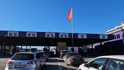 Festat e fundvitit dhe zgjedhjet në Kosovë, fluks i lartë lëvizjesh në pikën kufitare të Morinës