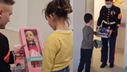 Festat e fundvitit, Marinsat e SHBA dhurojnë lodra për fëmijët e shtruar në Pedriatrinë e QSUNT