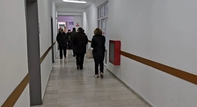 Festat e fundvitit mbingarkojnë Urgjencën e Elbasanit, mjeku: Mbi 300 pacientë në 24 orë