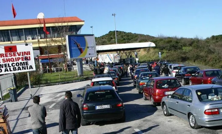 Festat e fundvitit “mbushin” doganat: Fuks në Kakavijë, shtohet personeli dhe sportelet, policia “në këmbë”